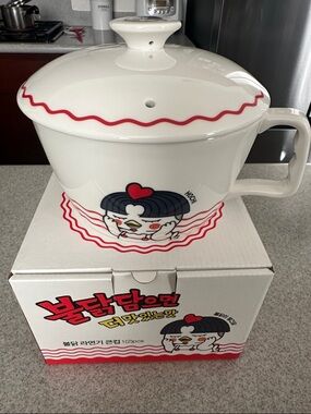 Cute Ceramic Ramen/Soup Bowl with Lid - White & Red